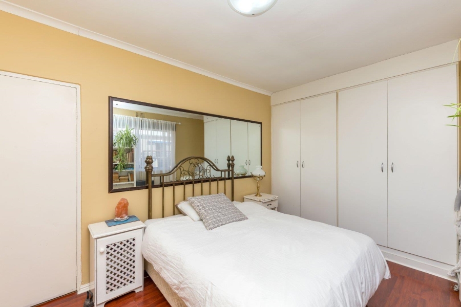 2 Bedroom Property for Sale in Vredehoek Western Cape